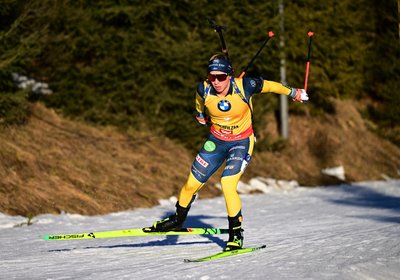 Анна Магнуссон у жовтому бібі лідерки загального заліку Кубка світу
